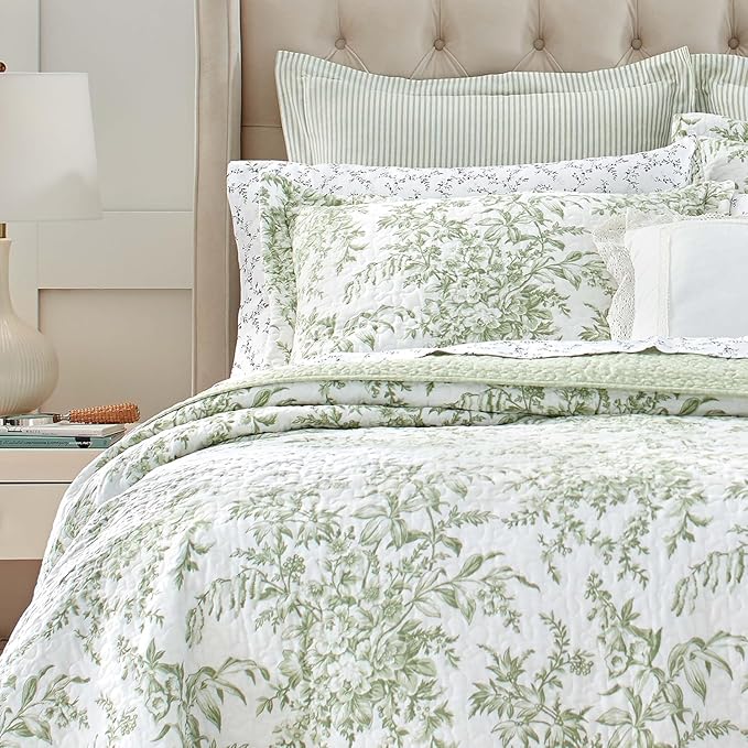 Laura Ashley - Queen Quilt Set, Soft & Reversible Cotton Floral Bedding with a Medium Weight Feel, 3 Piece Bed Set with Matching Pillowcases (Bedford Green/Off-White)