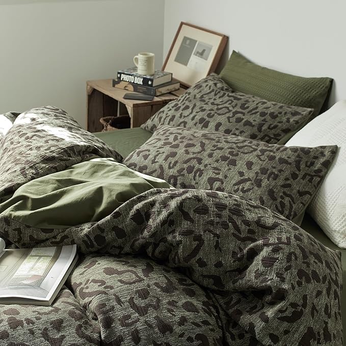 mixinni Leopard Duvet Cover King Size, Premium Yarn-Dyed Jacquard Cotton Duvet Cover with Green Leopard Print, Farmhouse Bedding Set with 2 Pillowcases Perfect for Him and Her-(King Size, Green)