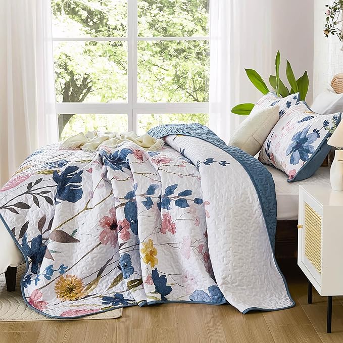 Anibedding Dark Blue Quilt Set King, Floral Bedspread Soft Microfiber Lightweight King Size Quilt Bedding Sets Flower Coverlet for All Season(King, 104"x90")
