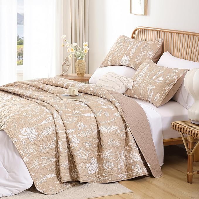 JANZAA Quilt King Size Taupe Quilt Bed Spread Boho Quilt with Floral Pattern Microfiber Quilts Set 3 Pieces Lightweight Comforter Reversible Bedding Set 1 King Size Quilt and 2 Pillowcases