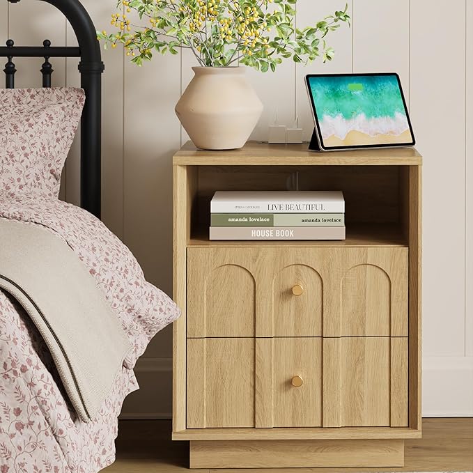 Nightstand with Charging Station, Mid Century Modern Nightstand with Arched Design, Boho End Table with Wood Grain Texture, Bedside Table for Bedroom Living Room Sofa Office, Oak