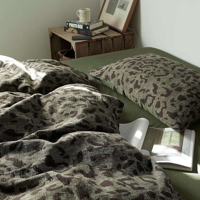 mixinni Leopard Duvet Cover King Size, Premium Yarn-Dyed Jacquard Cotton Duvet Cover with Green Leopard Print, Farmhouse Bedding Set with 2 Pillowcases Perfect for Him and Her-(King Size, Green)