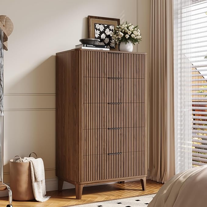 45" Fluted 5 Drawers Dresser for Bedroom, Modern Tall Chest of Drawers with Wood Grain, Farmhouse Wooden Vertical Dresser, Curved Profile Design, Wood Drawer Organizer for Closet, Hallway Walnut