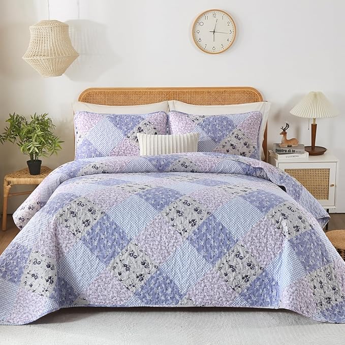 Dinjoy Lavender Quilt Set Queen Size, Reversible Floral Plaid Patchwork Pattern Bedding Set Soft Microfiber Lightweight Bedspread Coverlet 3 Piece Spring Summer Use (90x96inches)