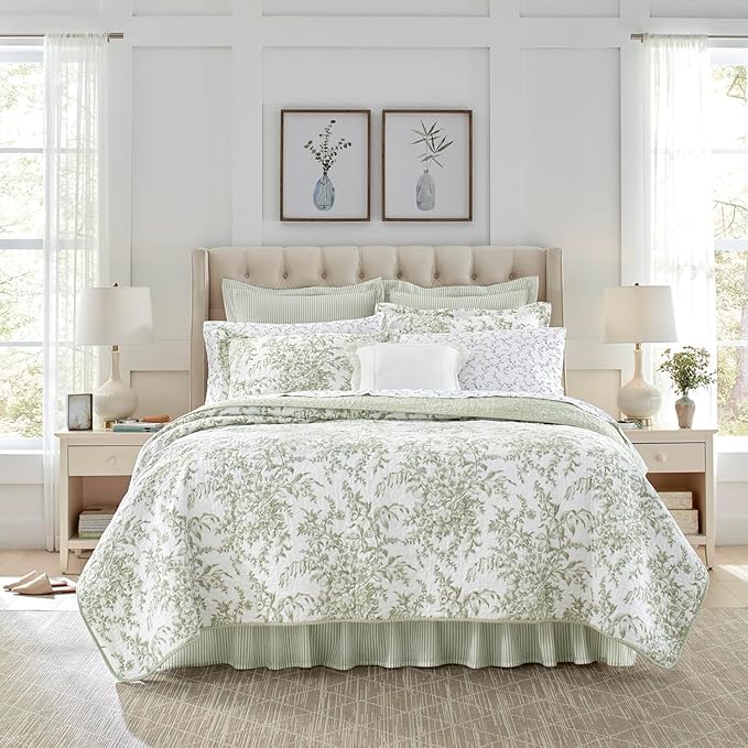 Laura Ashley - King Quilt Set, Soft & Reversible Cotton Floral Bedding with a Medium Weight Feel, 3 Piece Bed Set with Matching Pillowcases (Bedford Green/Off-White)