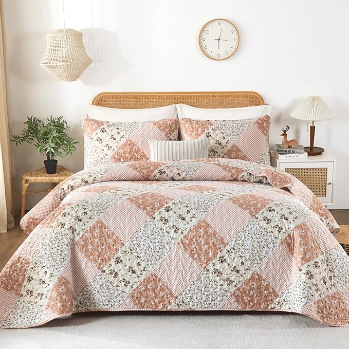 Dinjoy Pink Quilt Set Queen Size, Reversible Floral Plaid Patchwork Pattern Bedding Set Soft Microfiber Lightweight Bedspread Coverlet 3 Piece Spring Summer Use (90x96 inches)