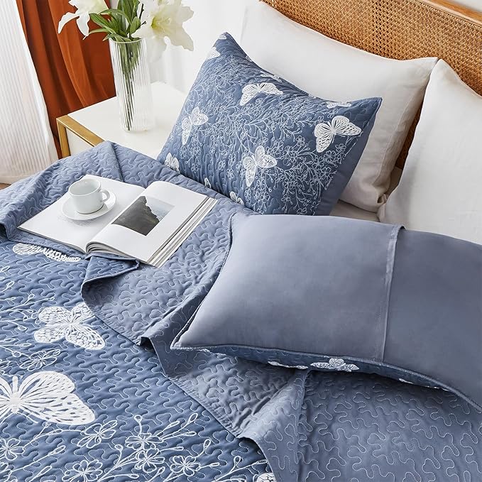 Yogeneg Full Queen Size Quilt Set,White Butterfly Botanical Pattern Blush Grey Bedding Set,3 Piece Lightweight Soft Summer Bedspread Coverlet with 2 PIillow Sham for All Season(Butterfly,90"x96")