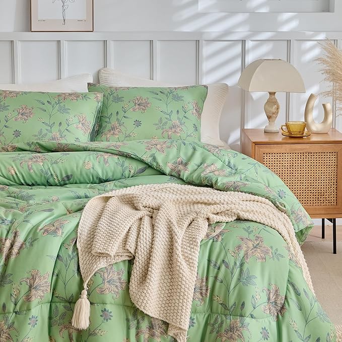 Garden Style Green Comforter Set Queen Vintage Flower Bedding Comfortet Set Soft Microfiber Bedding Set 1 Green Floral Comforter and 2 Pillowcases Chic Botanical Comforter Set for Girls Women