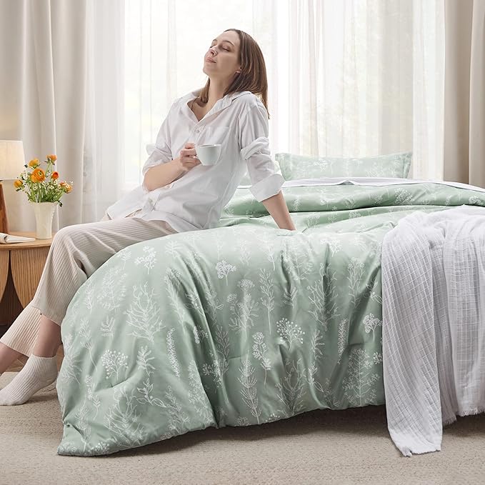 Bedsure King Comforter Set - Sage Green Bed Set, 3 Pieces Cute Floral Bedding, 1 Soft Reversible Botanical Flowers Comforter and 2 Pillow Shams