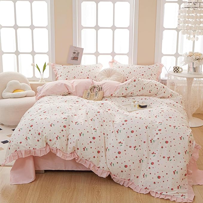 VM VOUGEMARKET Ruffle Comforter Set with Strawberry Prints,Kawaii Bedding Comforter Set,1 Down Alternative with 2 Lace Pillow Shams for All Seasons-90 x90