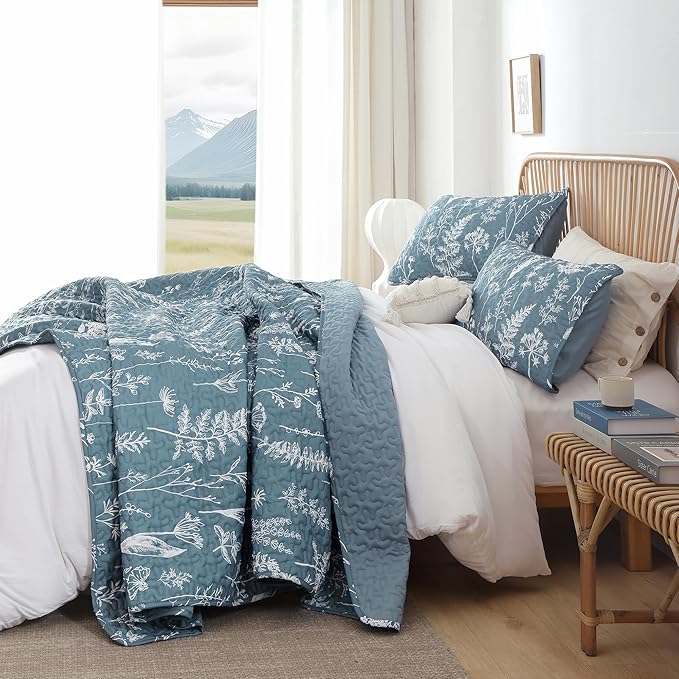 JANZAA Quilt King Size Mineral Blue Quilt Bed Spread Boho Quilt with Floral Pattern Microfiber Quilts Set 3 Pieces Lightweight Comforter Reversible Bedding Set,1Quilt 104x90 inches, 2 Pillowcases
