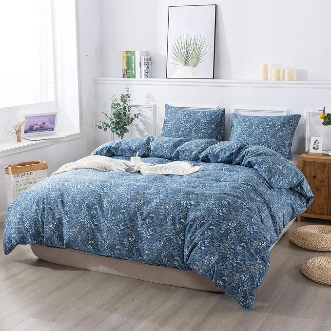 VM VOUGEMARKET Blue Comforter Queen,Elegant Flower Botanical Bedding Set Soft Lightweight Microfiber Floral Comforter Set for All Season (1 Comforter, 2 Pillowcases)