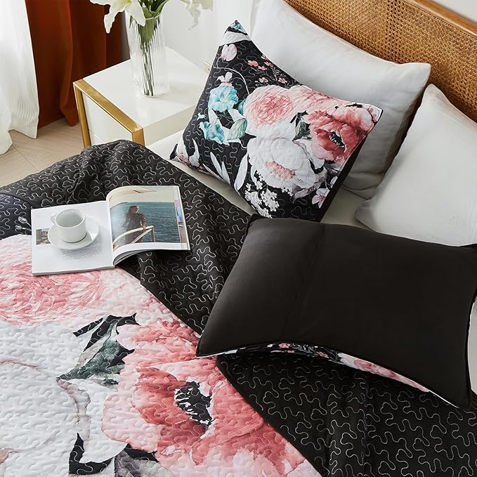 Yogeneg Full Queen Size Quilt Set, Pink Floral Botanical Pattern Black Bedding Set,3 Piece Lightweight Soft Summer Bedspread Coverlet with 2 PIillow Sham for All Season(Pink Floral,90"x96")