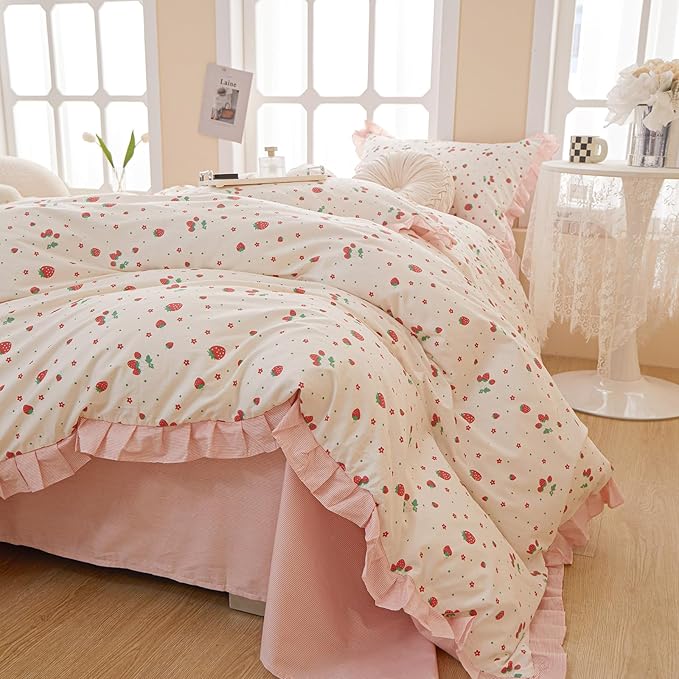 VM VOUGEMARKET Strawberry Comforter Set Twin,Cute Ruffle Comforter with 2 Pillowcases Fluffy Reversible Kids Girls Bedding Comforter Set for All Seasons(3pcs,Twin XL)