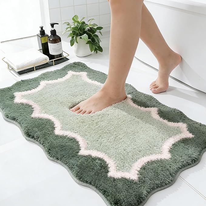 Scalloped Green Bathroom Rugs Mat,Non Slip Absorbent Quick Dry Bath Mats for Shower Room,Plush Microfiber Bath Mats for Bathroom Floor Washable Carpet for Shower Tub Sink Bedroom,20"x32"