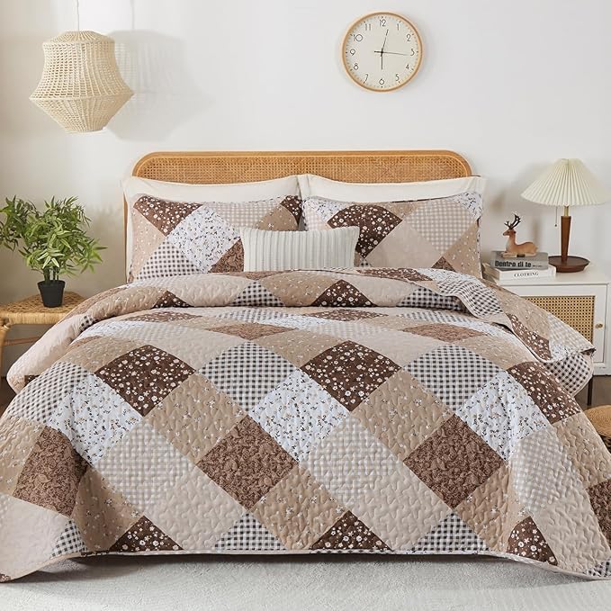 Dinjoy Brown Quilt Set Queen Size, Reversible Floral Plaid Patchwork Pattern Bedding Set Soft Microfiber Lightweight Bedspread Coverlet 3 Piece Spring Summer Use (90x96 inches)