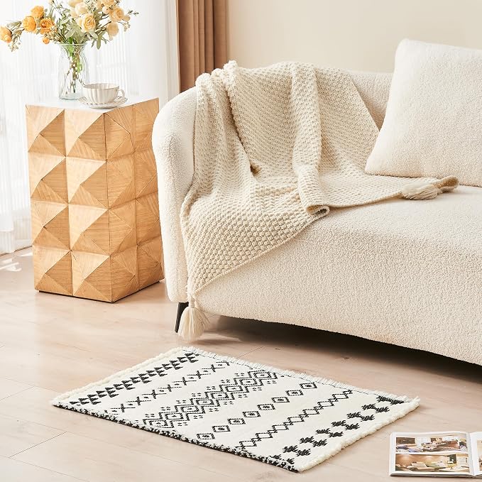Douceur Boho Bath mat for Bathroom Floor Non Slip, Acrylic Blend Cute Bath Rugs with Tassels, Black and Cream White Tribal Ethnic Pattern Farmhouse Bathroom Rugs