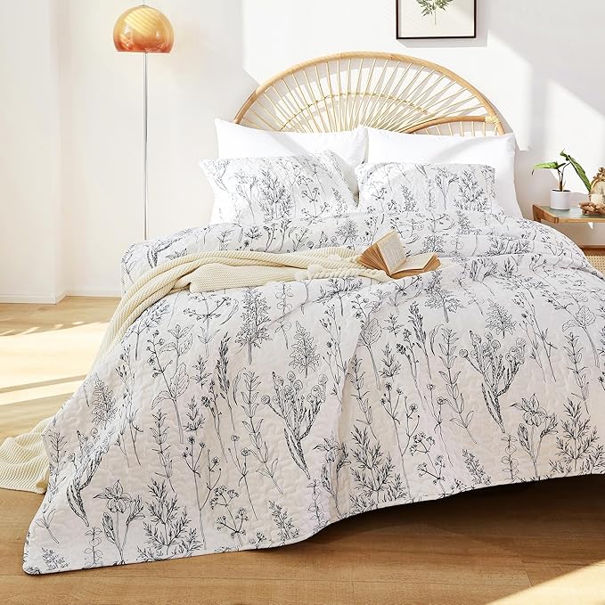 JANZAA Twin Quilt White Quilt Bed Spread Boho Quilt with Floral Pattern Microfiber Quilts Set 2 Pieces Lightweight Comforter Reversible Bedding Set 1Quilt（66x90 inches）,1 Pillowcase