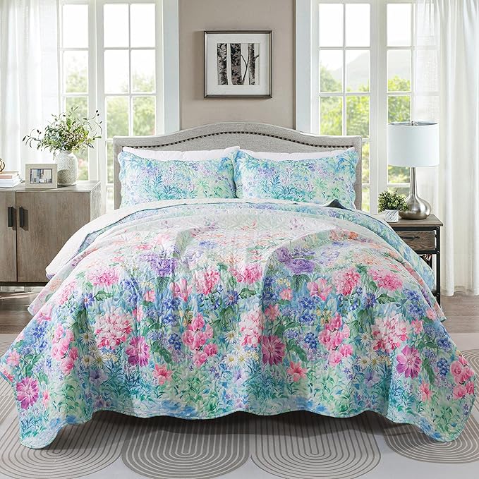 HoneiLife Quilt Set - King Size Floral Quilts, 3-Piece Microfiber Coverlets, Lightweight All Season Bedding Set - Dream Garden, Purple