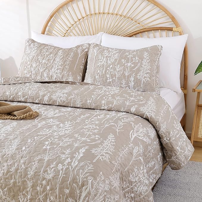 JANZAA Quilts Queen Size Oatmeal Bed Spread with White Floral Pattern Botanical Microfiber Quilts Set Lightweight Comforter 3 Pieces Reversible Bedding Set (1 Queen Quilt and 2 Pillow Cases)