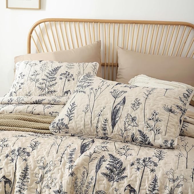 JANZAA Twin Quilt Beige Quilt Bed Spread Boho Quilt with Floral Pattern Microfiber Quilts Set 2 Pieces Lightweight Comforter Reversible Bedding Set,1Quilt 66x90 inches,1 Pillowcase