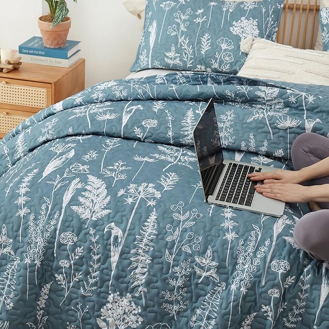 JANZAA Quilts Queen Size Bed Spread Botanical 3 Pieces Quilts Queen Size Sets with Floral Pattern Lightweight Microfiber Bedding Reversible 1 Quilt and 2 Pillow Cases-Mineral Blue