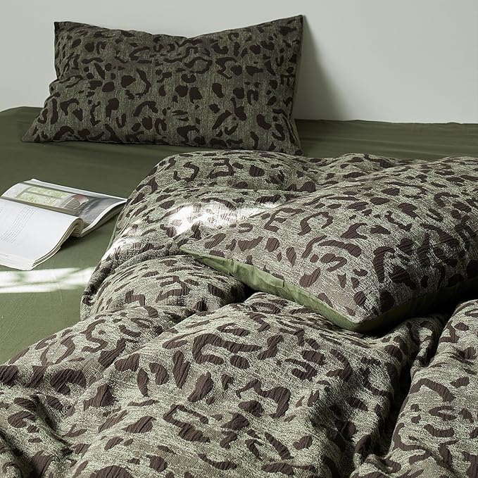 mixinni Leopard Duvet Cover King Size, Premium Yarn-Dyed Jacquard Cotton Duvet Cover with Green Leopard Print, Farmhouse Bedding Set with 2 Pillowcases Perfect for Him and Her-(King Size, Green)