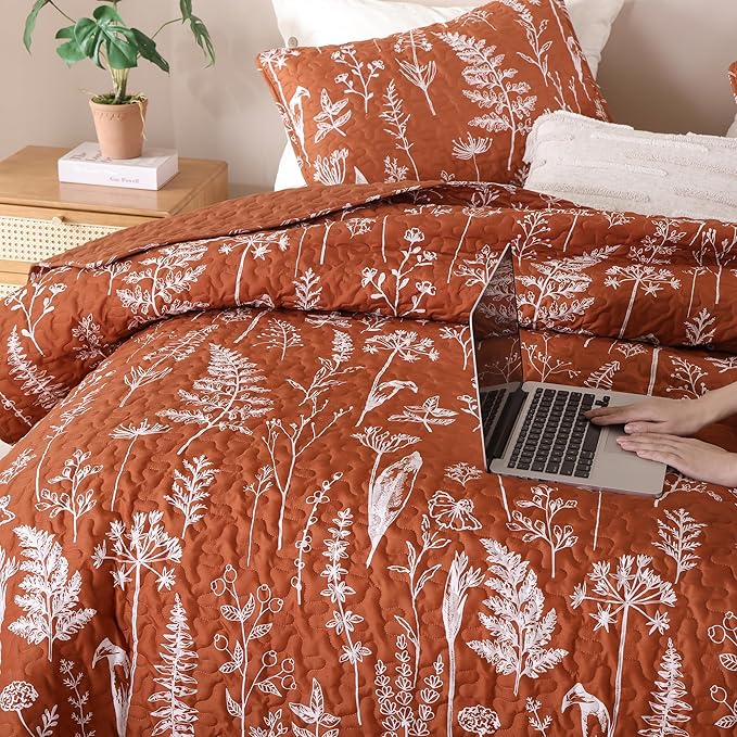 JANZAA Quilts Queen Size Floral Bed Spread Terracotta Quilts Queen Size with Botanical Pattern Burnt Orange Microfiber Bedding Set Lightweight Farmhouse (2 Pillow Cases)