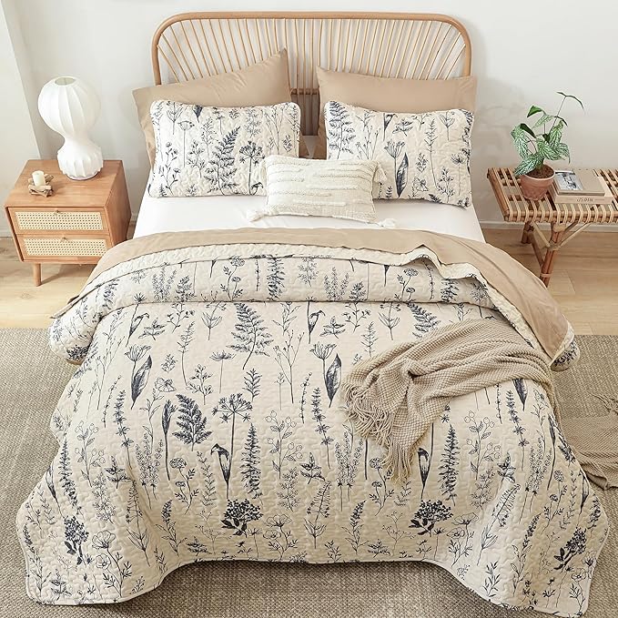 JANZAA Twin Quilt Beige Quilt Bed Spread Boho Quilt with Floral Pattern Microfiber Quilts Set 2 Pieces Lightweight Comforter Reversible Bedding Set,1Quilt 66x90 inches,1 Pillowcase