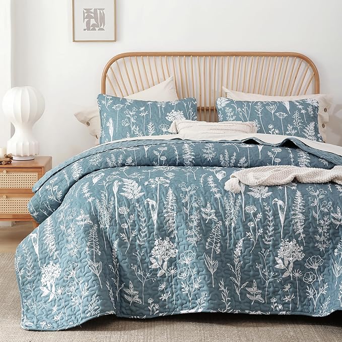 JANZAA Twin Quilt Mineral Blue Quilt Bed Spread Boho Quilt with Floral Pattern Microfiber Quilts Set 2 Pieces Lightweight Comforter Reversible Bedding Set, 1Quilt 66x90 inches,1 Pillowcase