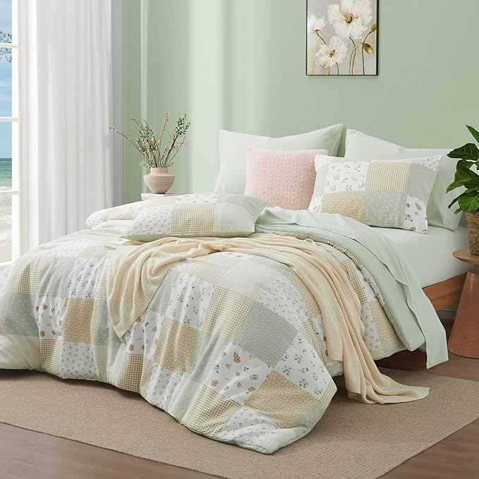 Oli Anderson Queen Comforter Set, 7 Pieces Light Green Floral Seersucker Bed Comforter, Patchwork Reversible Bed in a Bag with Comforter, Sheets, Pillowcases & Shams (Light Green, Queen)