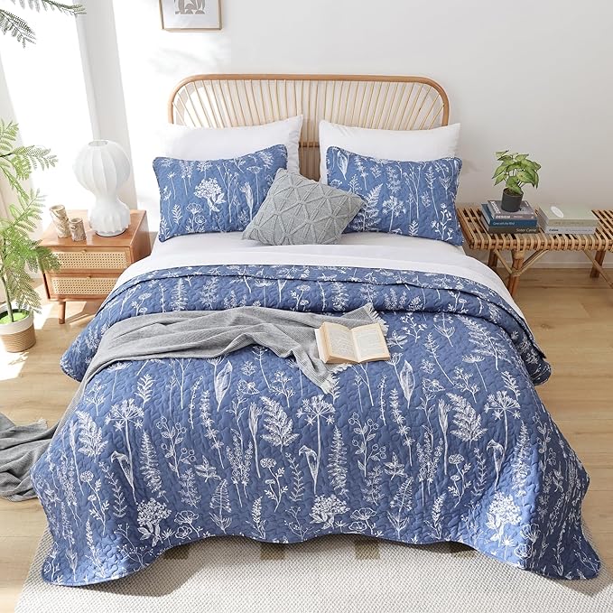 JANZAA Twin Quilt Infinity Blue Quilt Bed Spread Boho Quilt with Floral Pattern Microfiber Quilts Set 2 Pieces Lightweight Comforter Reversible Bedding Set, 1 Quil 66x90 inches, 1 Pillowcase