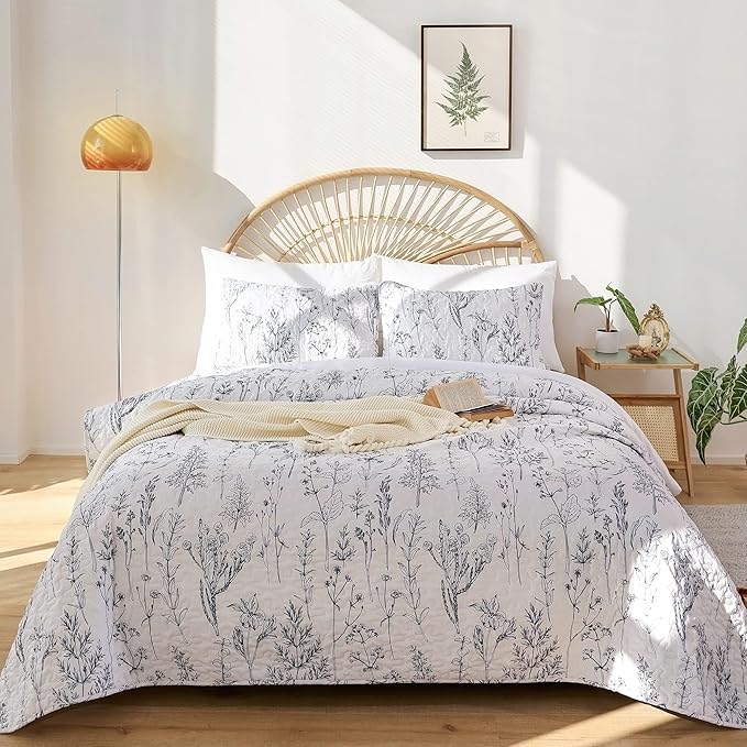 JANZAA Twin Quilt White Quilt Bed Spread Boho Quilt with Floral Pattern Microfiber Quilts Set 2 Pieces Lightweight Comforter Reversible Bedding Set 1Quilt（66x90 inches）,1 Pillowcase