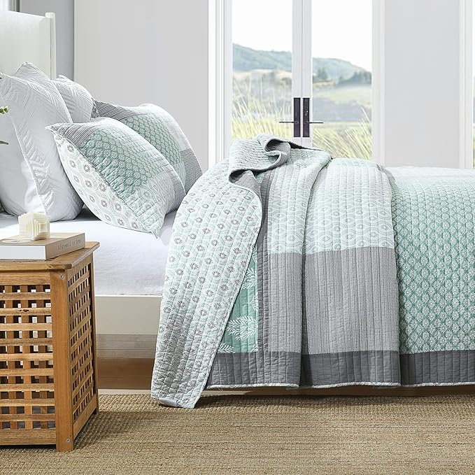 PANGUSHAN Quilt Set King Size, 100% Cotton Bedspread Quilt Bedding Set, Patchwork Reversible Floral Quilt for King Bed, Green/Grey/White Bed Spread, Lightweight Comforter for All Season, 3 Pieces