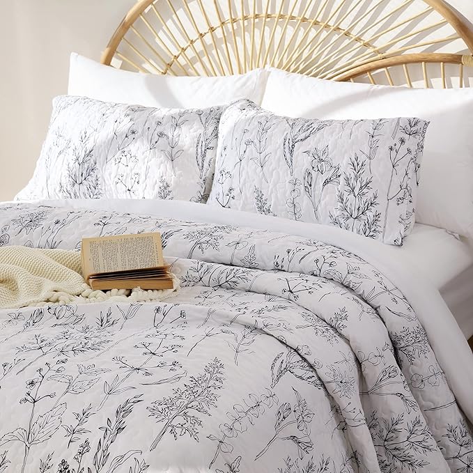 JANZAA Quilts Queen Size White Floral Bed Spread with Black Botanical Pattern Boho Queen Quilt Bedding Set Soft Lightweight Microfiber All Season (2 Pillow Cases)