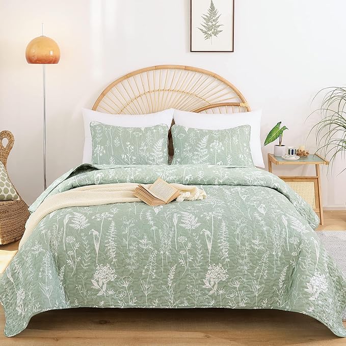 JANZAA Twin Quilt Sage Green Quilt Bed Spread Boho Quilt with Floral Pattern Microfiber Quilts Set 2 Pieces Lightweight Comforter Reversible Bedding Set, 1Quilt 66x90 inches,1 Pillowcase