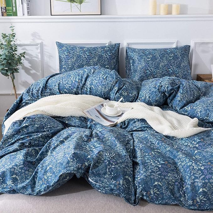 VM VOUGEMARKET Blue Comforter Queen,Elegant Flower Botanical Bedding Set Soft Lightweight Microfiber Floral Comforter Set for All Season (1 Comforter, 2 Pillowcases)