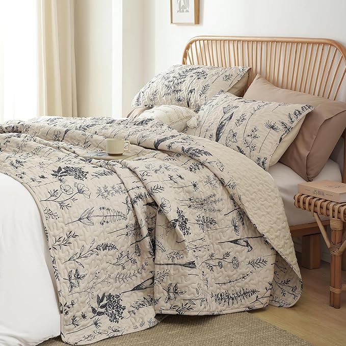 JANZAA Twin Quilt Beige Quilt Bed Spread Boho Quilt with Floral Pattern Microfiber Quilts Set 2 Pieces Lightweight Comforter Reversible Bedding Set,1Quilt 66x90 inches,1 Pillowcase
