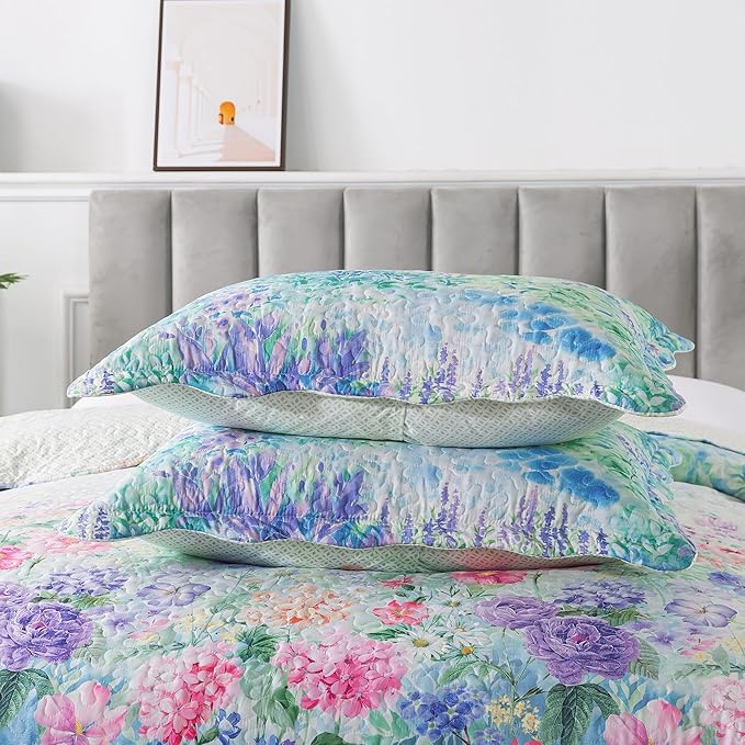 HoneiLife Quilt Set - King Size Floral Quilts, 3-Piece Microfiber Coverlets, Lightweight All Season Bedding Set - Dream Garden, Purple