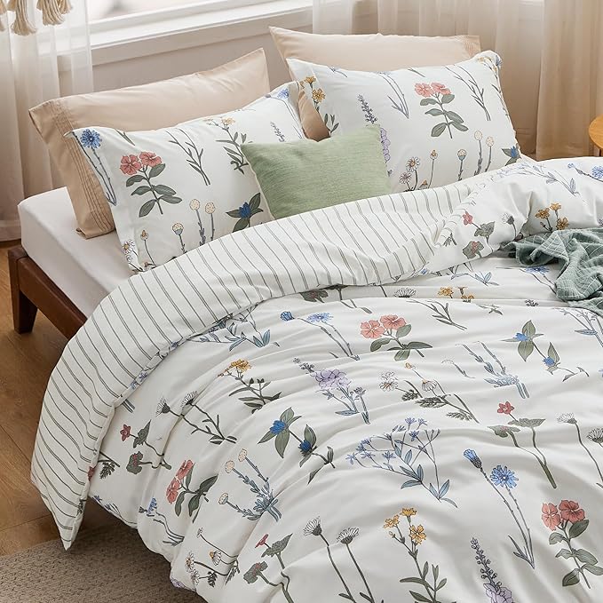 Bedsure Duvet Cover King Size - Reversible Cute Floral Duvet Cover Set with Zipper Closure, 3 Pieces White Bedding Set with 8 Corner Ties and 2 Pillow Shams 20"x36"