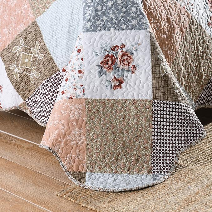 HoneiLife Quilt Set Twin Size - 2 Piece Microfiber Quilts Reversible Bedspreads Patchwork Coverlets Floral Bedding Set All Season Quilts with Geometric and Little Rose Print Pattern，Coffee