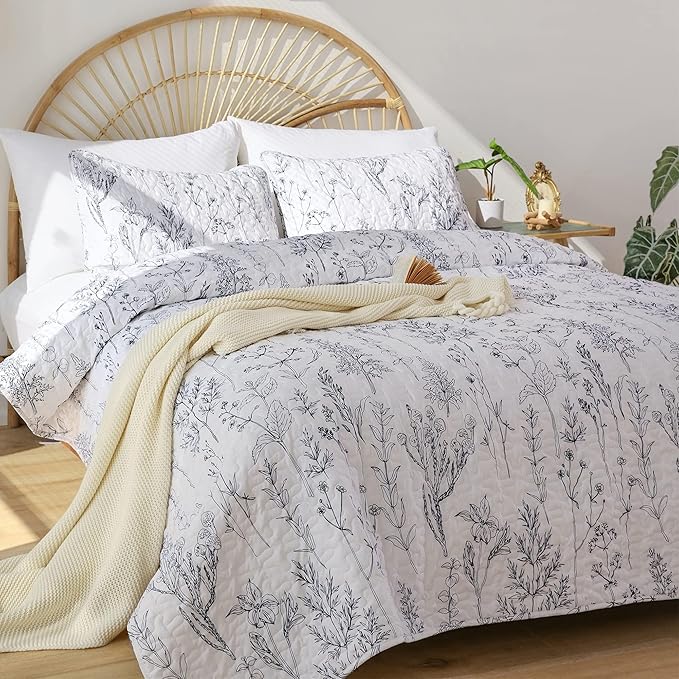 JANZAA Quilt King Size White Quilt Bed Spread Boho Quilt with Floral Pattern Microfiber Quilts Set 3 Pieces Lightweight Comforter Reversible Bedding Set 1Quilt（104x90 inches） and 2 Pillow Cases