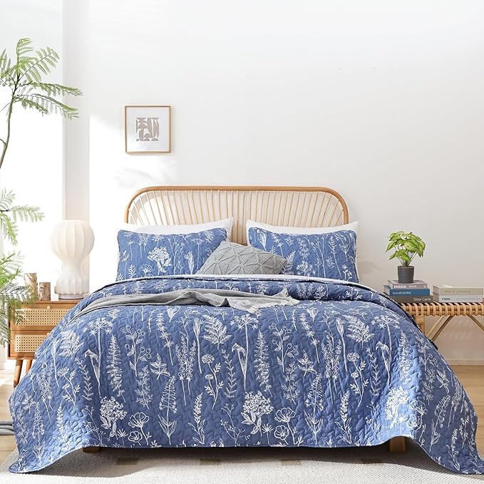 JANZAA Twin Quilt Infinity Blue Quilt Bed Spread Boho Quilt with Floral Pattern Microfiber Quilts Set 2 Pieces Lightweight Comforter Reversible Bedding Set, 1 Quil 66x90 inches, 1 Pillowcase