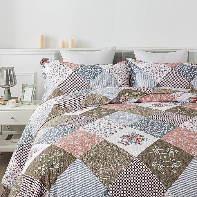 HoneiLife Quilt Set King Size - 3 Piece Microfiber Reversible Bedspreads Patchwork Coverlet Floral Bedding Set All Season Quilts- Splicing Mocha Rose