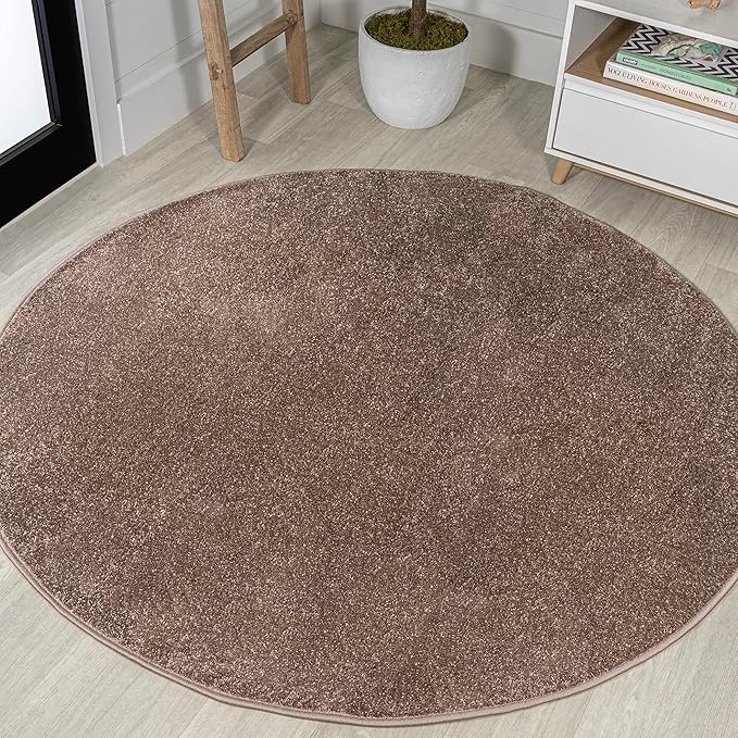 JONATHAN Y Haze Solid Low-Pile Brown 5' Round Indoor Area Rug, Coastal,Bohemian,Minimalist,Classic, Easy-Cleaning for Living Room,Bedroom,Kitchen,Pet Friendly,Non-Shedding (SEU100J-5R)