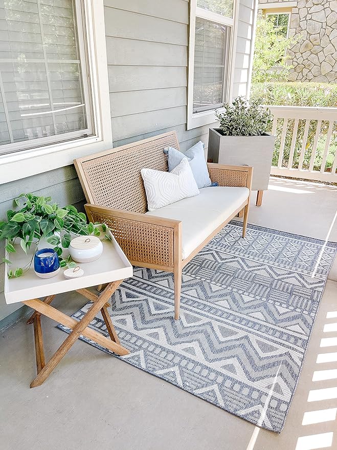 SAFAVIEH Outdoor Collection Anston Concrete Planter