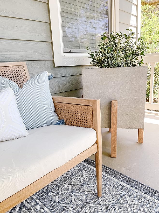 SAFAVIEH Outdoor Collection Anston Concrete Planter