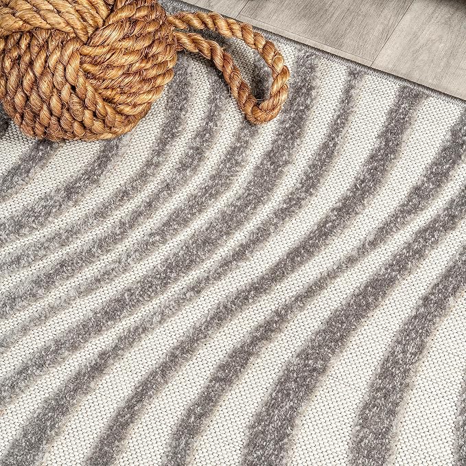 JONATHAN Y Maribo High-Low Abstract Striped Gray/Ivory 6' Round Indoor/Outdoor Area Rug, Pet Friendly, Non-Shedding, Stain Resistant, Easy-Cleaning for Backyard, Patio, Porch (SCN103B-6R)